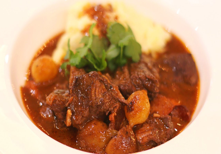 Épaule de chevreuil façon bourguignon au vin blanc | Recettes Cookeo